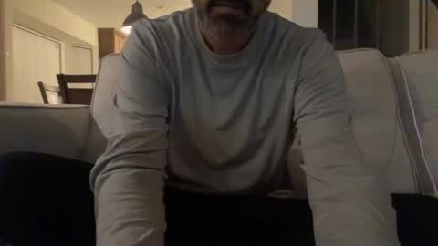 Snapshot of ejameshhh chatting on October 18, 3:53 am ejameshhh online show from October 18, 3:53 am