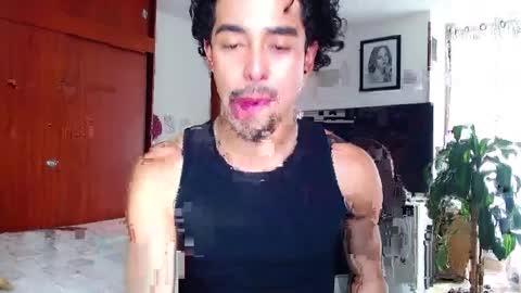 Snapshot of ekhtyr11 chatting on April 6, 9:49 pm xoxo online show from April 6, 9:49 pm