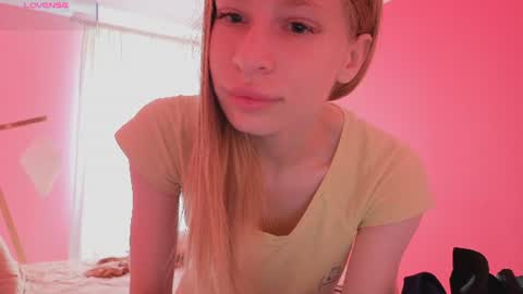 Snapshot of el1s_evans chatting on July 16, 6:08 am please read my bio there is information about private shows and about my personality online show from July 16, 6:08 am