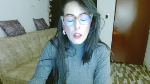 Snapshot of ela_3611 chatting on March 25, 3:45 am ela_3611 online show from March 25, 3:45 am