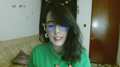 Snapshot of ela_3611 chatting on April 5, 2:42 am ela_3611 online show from April 5, 2:42 am