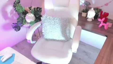 Snapshot of ela_lane_2 chatting on July 2, 12:32 am ELA online show from July 2, 12:32 am