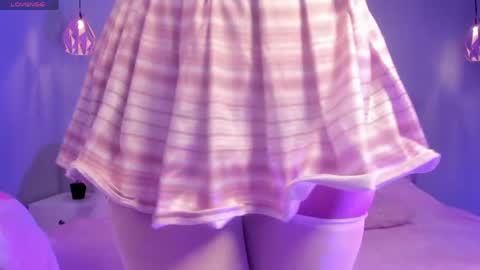 Snapshot of ela_petit chatting on April 22, 7:26 pm Ela online show from April 22, 7:26 pm
