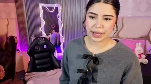 Snapshot of ela_tay1 chatting on April 14, 7:09 pm ela_tay1 online show from April 14, 7:09 pm