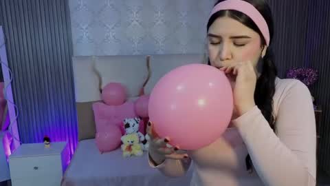 Snapshot of ela_tay1 chatting on April 18, 7:07 pm ela_tay1 online show from April 18, 7:07 pm