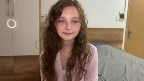 Snapshot of ela_wish chatting on June 17, 6:42 pm Ela online show from June 17, 6:42 pm