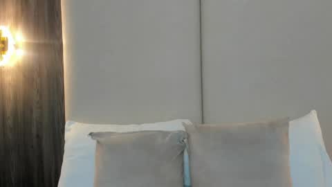 E L A I A online show from March 31, 7:25 pm