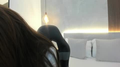 E L A I A online show from April 14, 7:20 pm