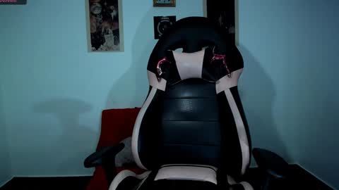 Snapshot of elaine6 chatting on December 5, 5:04 am eli online show from December 5, 5:04 am