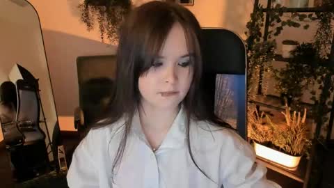 Snapshot of elainebeness chatting on April 27, 4:05 pm Your sweet girl online show from April 27, 4:05 pm
