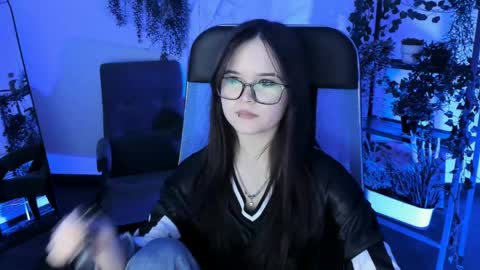 Snapshot of elainebeness chatting on April 28, 4:34 pm Your sweet girl online show from April 28, 4:34 pm
