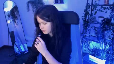 Snapshot of elainebeness chatting on June 5, 10:37 pm Your sweet girl online show from June 5, 10:37 pm