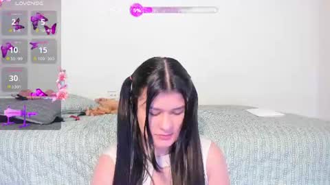 Snapshot of elalove_ chatting on July 11, 7:44 am Ela online show from July 11, 7:44 am