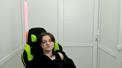 Snapshot of elara_muse chatting on April 13, 6:41 am Evie online show from April 13, 6:41 am