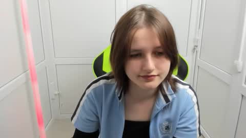 Snapshot of elara_muse chatting on April 22, 7:00 am Evie online show from April 22, 7:00 am