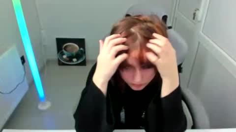 Snapshot of elara_muse chatting on May 17, 7:06 am Evie online show from May 17, 7:06 am