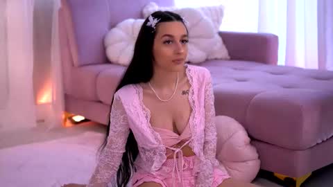 Snapshot of elaravixen chatting on March 2, 12:34 pm Ela online show from March 2, 12:34 pm