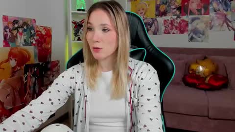 elaravoltage online show from March 15, 5:13 am