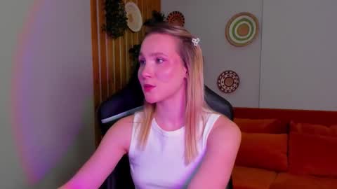 elaravoltage online show from March 19, 2:54 pm