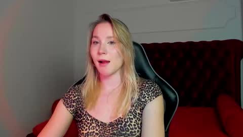 elaravoltage online show from March 30, 5:14 pm