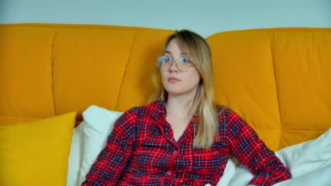 elaravoltage online show from April 14, 5:19 pm