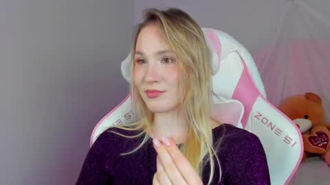 elaravoltage online show from April 16, 5:58 pm