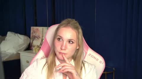 elaravoltage online show from April 28, 5:29 pm