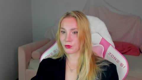Snapshot of elaravoltage chatting on May 6, 5:14 am elaravoltage online show from May 6, 5:14 am