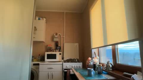 elarawhitmore online show from March 6, 3:30 pm