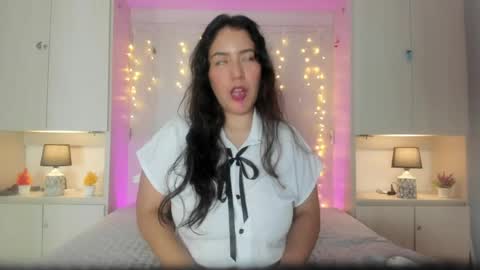 Snapshot of elarey_ chatting on May 2, 12:10 pm elarey_ online show from May 2, 12:10 pm