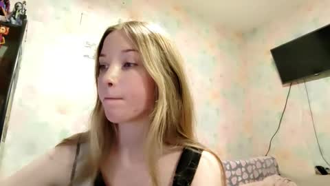 Snapshot of elaynecinco chatting on February 13, 11:06 am MIa online show from February 13, 11:06 am