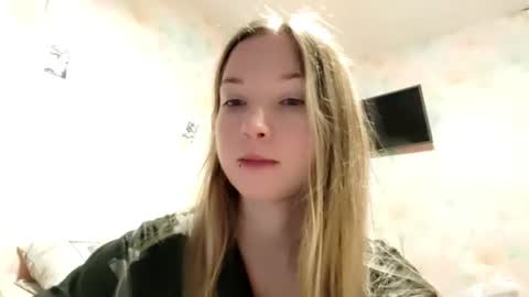 Snapshot of elaynecinco chatting on February 20, 1:44 pm MIa online show from February 20, 1:44 pm