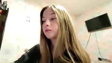 Snapshot of elaynecinco chatting on February 21, 4:24 am MIa online show from February 21, 4:24 am