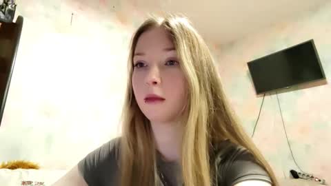 Snapshot of elaynecinco chatting on February 24, 1:53 pm MIa online show from February 24, 1:53 pm