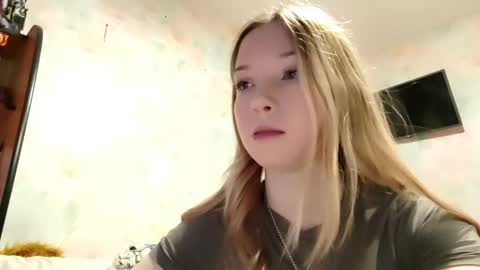 Snapshot of elaynecinco chatting on February 27, 10:48 am MIa online show from February 27, 10:48 am