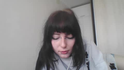 Snapshot of elaynetanton chatting on June 1, 8:05 am Lia online show from June 1, 8:05 am