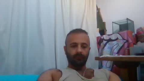 Snapshot of elcondorxo509107 chatting on October 26, 7:36 am daniel18cmx online show from October 26, 7:36 am