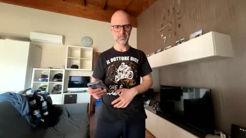 Snapshot of eldiablo844 chatting on April 9, 4:45 pm Eldiablo844 online show from April 9, 4:45 pm