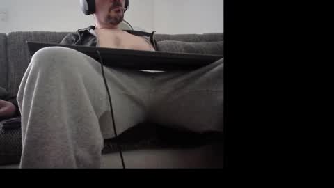 Snapshot of eldonan chatting on February 9, 1:48 pm Nando online show from February 9, 1:48 pm