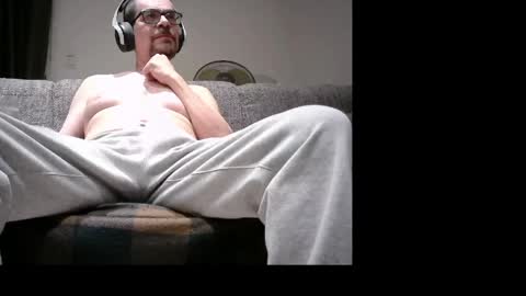 Snapshot of eldonan chatting on April 11, 6:18 am Nando online show from April 11, 6:18 am