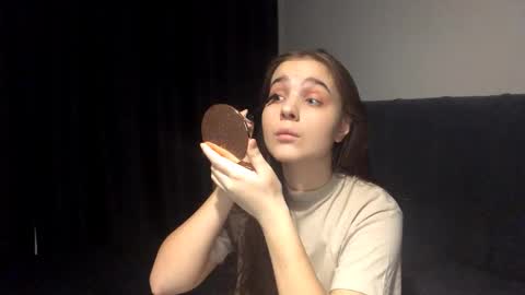 Snapshot of eleanorolaes chatting on February 24, 3:43 pm Kelly online show from February 24, 3:43 pm