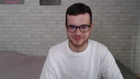 Snapshot of electric_smile chatting on July 27, 7:04 am Alex online show from July 27, 7:04 am