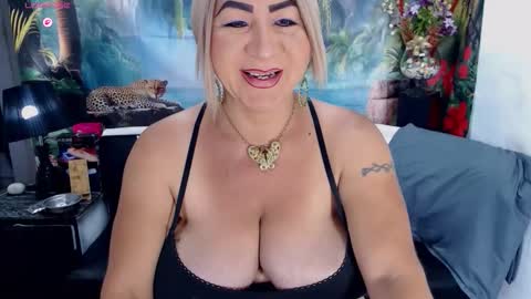 XIOMY   give LIKE on my page online show from October 12, 12:04 pm