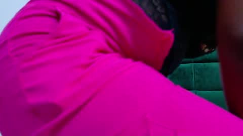 Snapshot of elektradoll1 chatting on June 4, 12:33 pm elektradoll1 online show from June 4, 12:33 pm