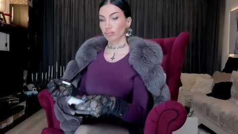 Snapshot of elektravelvet chatting on December 4, 9:51 am ElektraSheDemon online show from December 4, 9:51 am