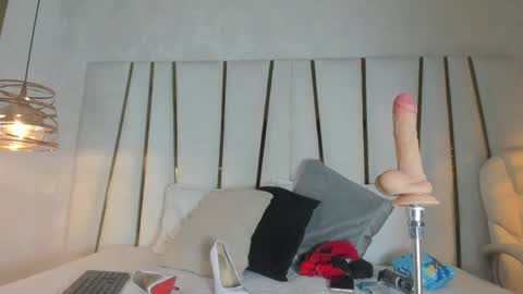 Elena online show from April 20, 7:15 pm