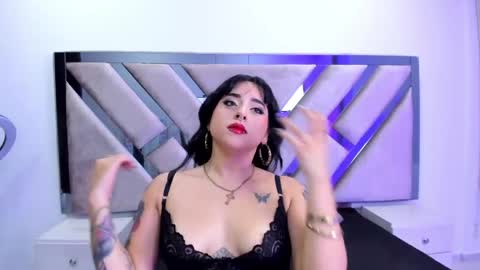 Snapshot of elena_tylor chatting on May 27, 8:17 pm elena_tylor online show from May 27, 8:17 pm