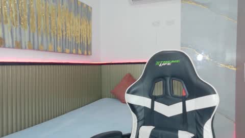 elena_wolff online show from November 5, 12:05 pm