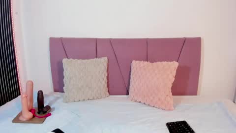 Snapshot of elena_wolff chatting on April 25, 7:44 pm elena_wolff online show from April 25, 7:44 pm