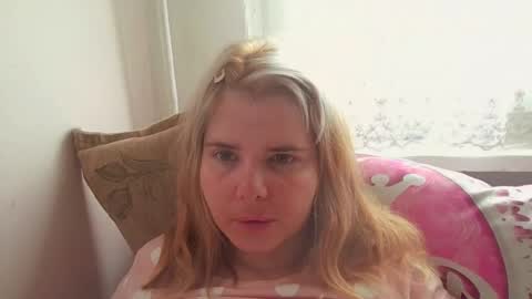 Snapshot of elenaflirt chatting on April 19, 3:00 pm Elena online show from April 19, 3:00 pm
